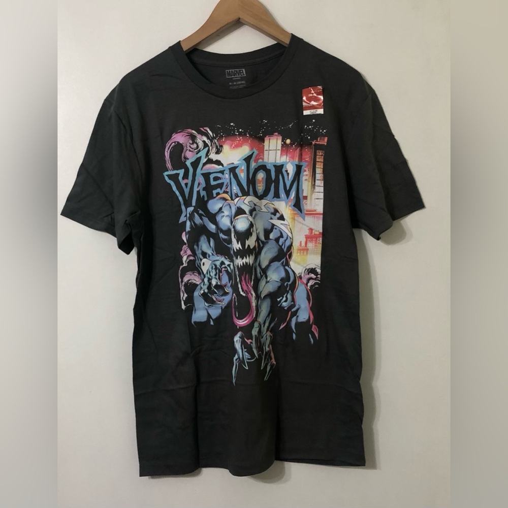 Marvel gray  Venom City Aflame Short Sleeve Tee .M
